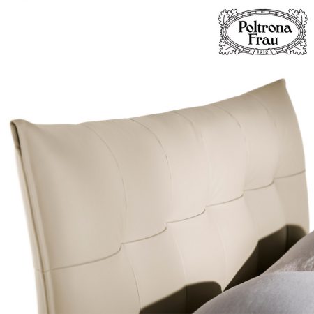 Aurora Tre bed by Poltrona Frau - Image 4