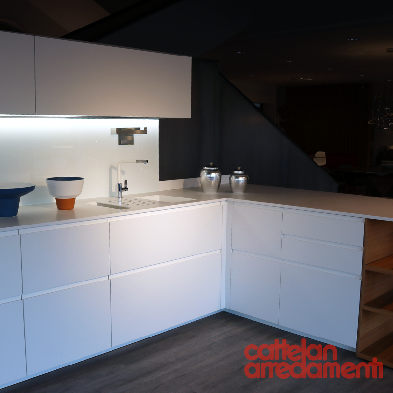 cucina-promo-offerta-cattelan-sconto-arredamento-design-penisola-bianca-corian-gracier-white-dupont-bosh_2
