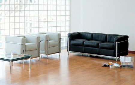 Le Corbusier LC2 armchair and sofa by Cassina (Fauteuil grand confort) - Image 4